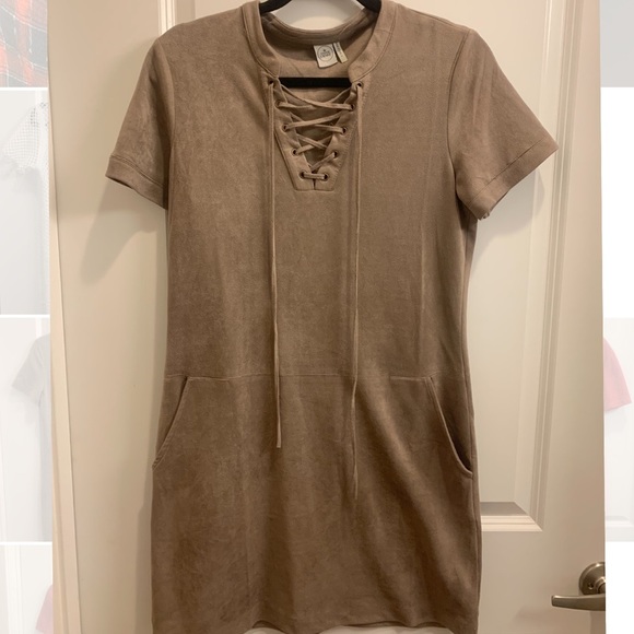 Polyester short sleeve dress with tie and pockets - Picture 1 of 2